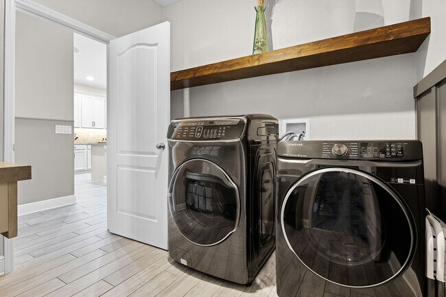Building Photo - Beautiful 5-Bedroom Rental Home Available ...