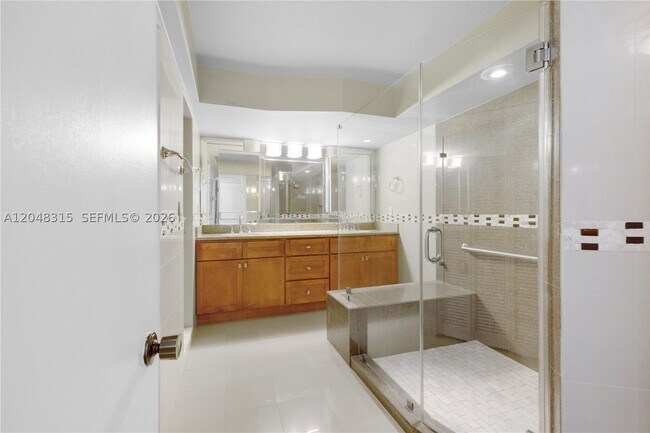 Building Photo - 6423 Collins Ave