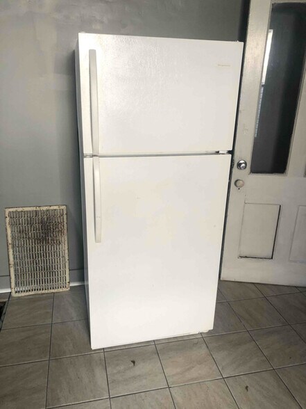 Building Photo - 415 N Race St