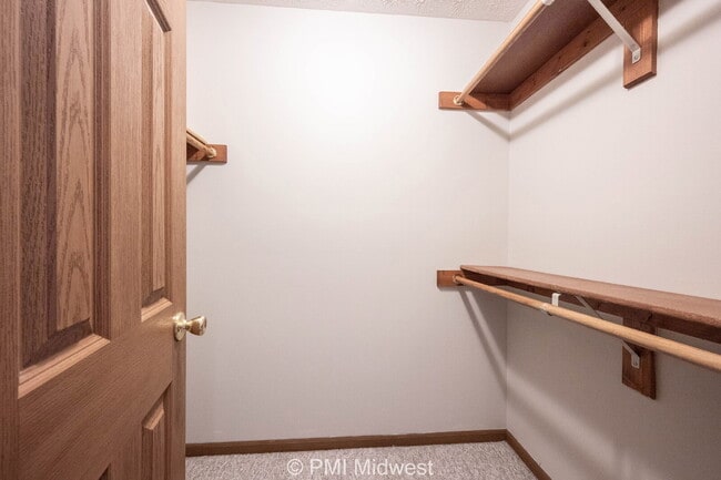 Building Photo - New place, new vibe, same small-town charm