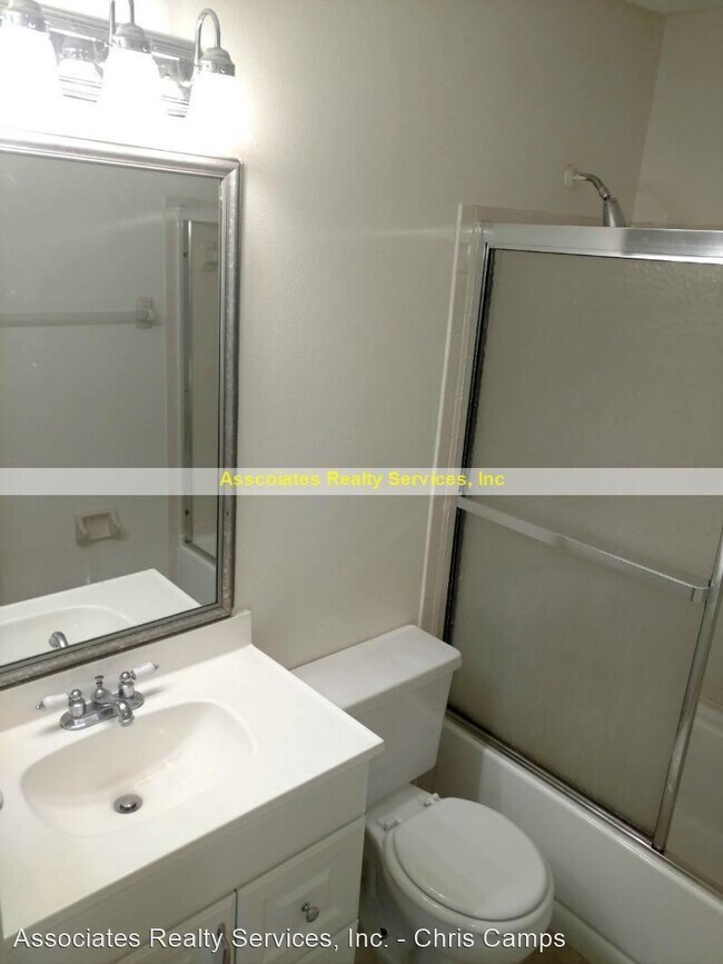 Building Photo - 3 br, 2.5 bath House - 3020 NW 28th Cir