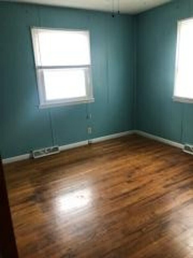 Building Photo - 3bed/1bath in Oakwood