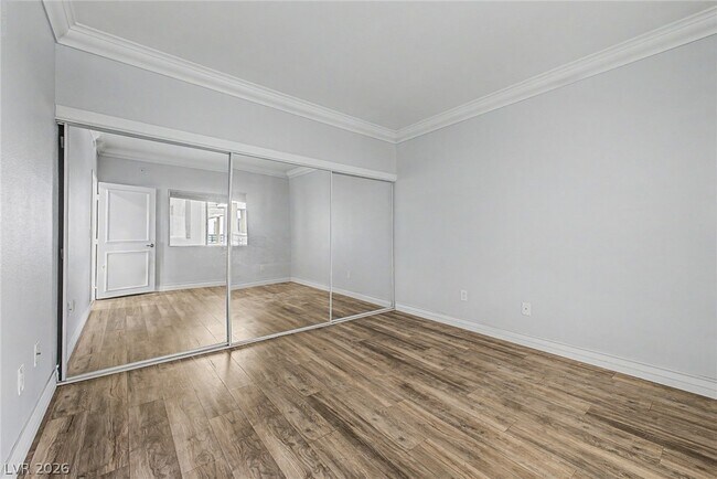 Building Photo - 260 E Flamingo Rd