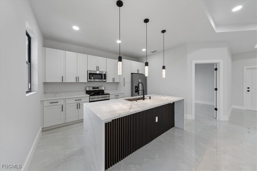 Building Photo - 134 Harold Ave S