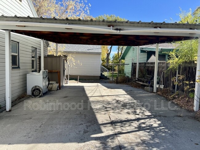 Building Photo - 140 1/2 West Court Street