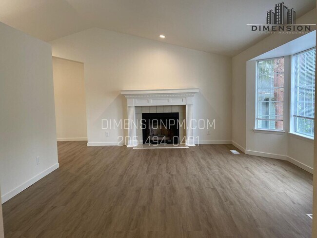 Building Photo - Stylishly Renovated Home with Private Backyard