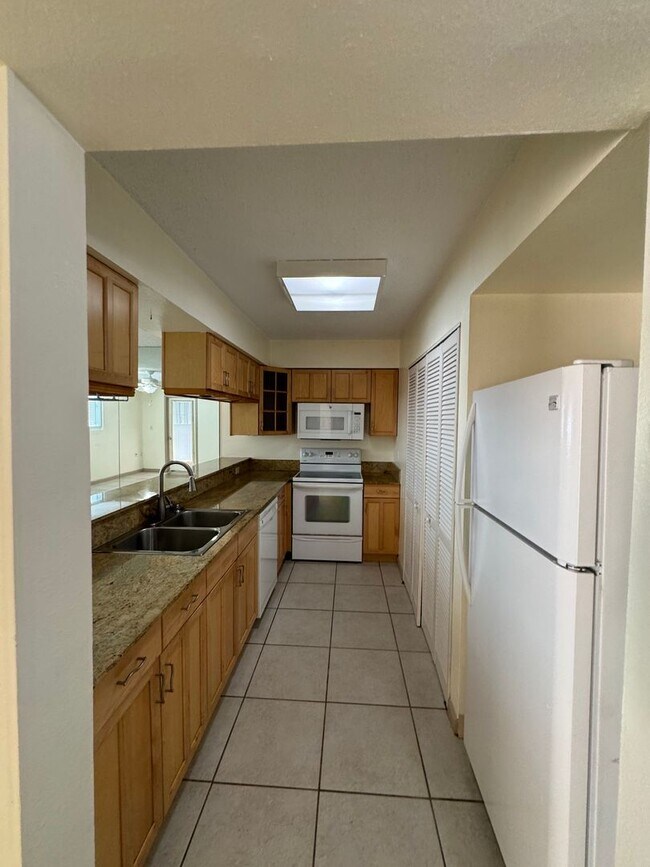 Building Photo - Las Salinas 3 Bedroom 2 Bathroom