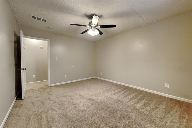 Building Photo - 2075 Pinella Dr