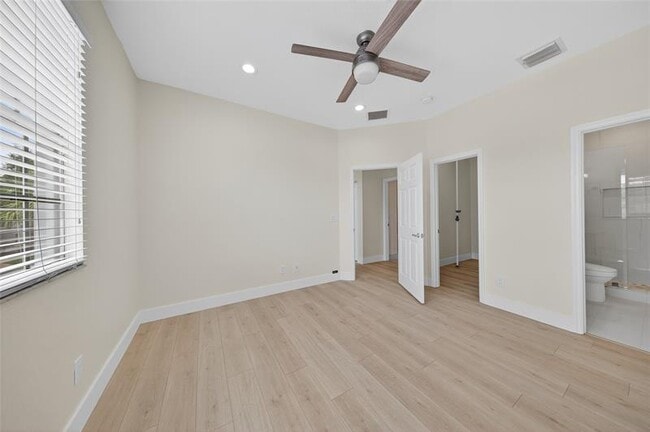 Building Photo - 3095 Grandiflora Dr