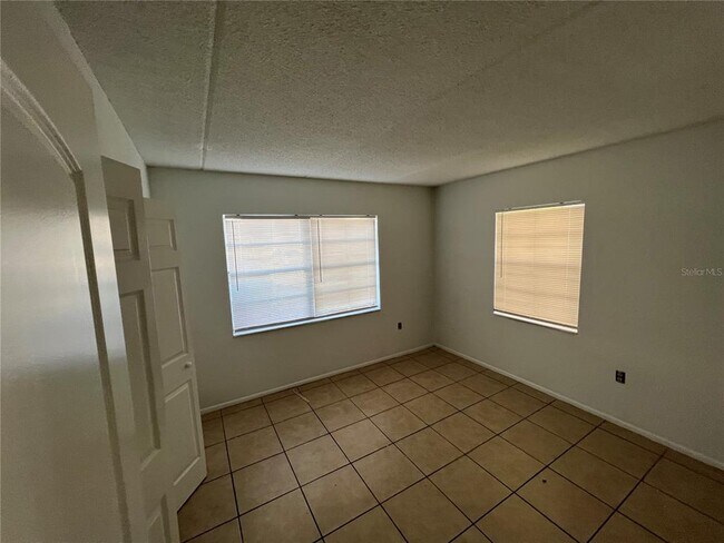 Building Photo - 1916 Honour Rd