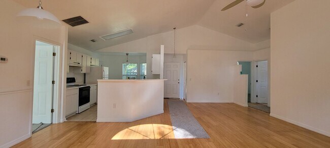 Building Photo - 3 Bedroom/2 Bath Home in Cherry Tree