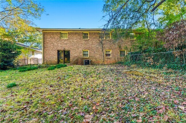 Building Photo - 1961 Valley Ridge Dr SW