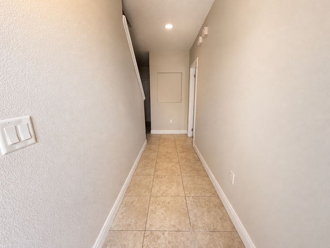 Building Photo - Charming 2-Bed Townhouse with Granite Elegance in Haines City – Spacious 1,464 Sq. Ft. Retreat!