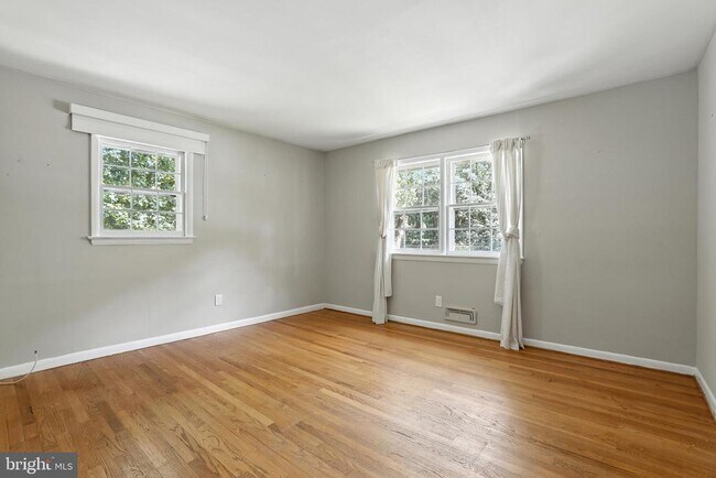 Building Photo - 9104 Hamilton Dr