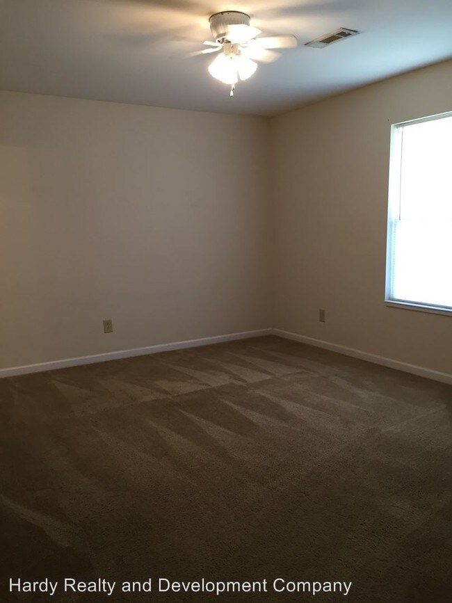 Building Photo - 21-23 Dempsey Rd NE