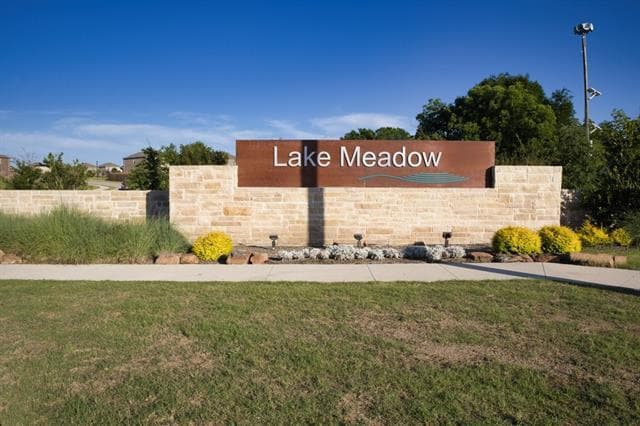 Building Photo - 605 Grenada Lk Dr