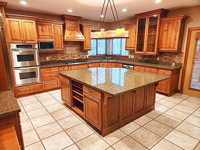 Building Photo - Beautiful Ranch Place Home