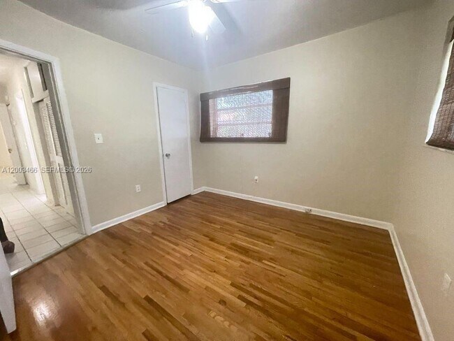 Building Photo - 1556 San Benito Ave