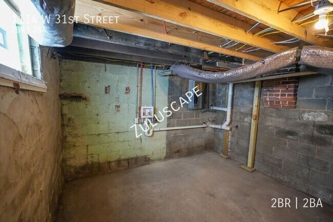 Building Photo - 1114 W 31st St