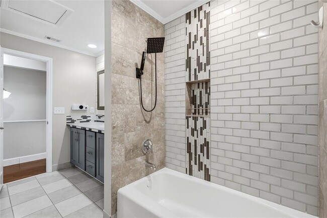Building Photo - 11729 Wesson Cir E
