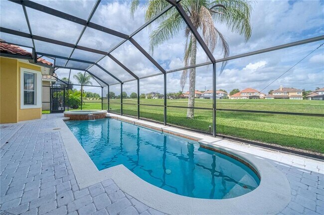 Building Photo - 2333 Pinehurst Ct