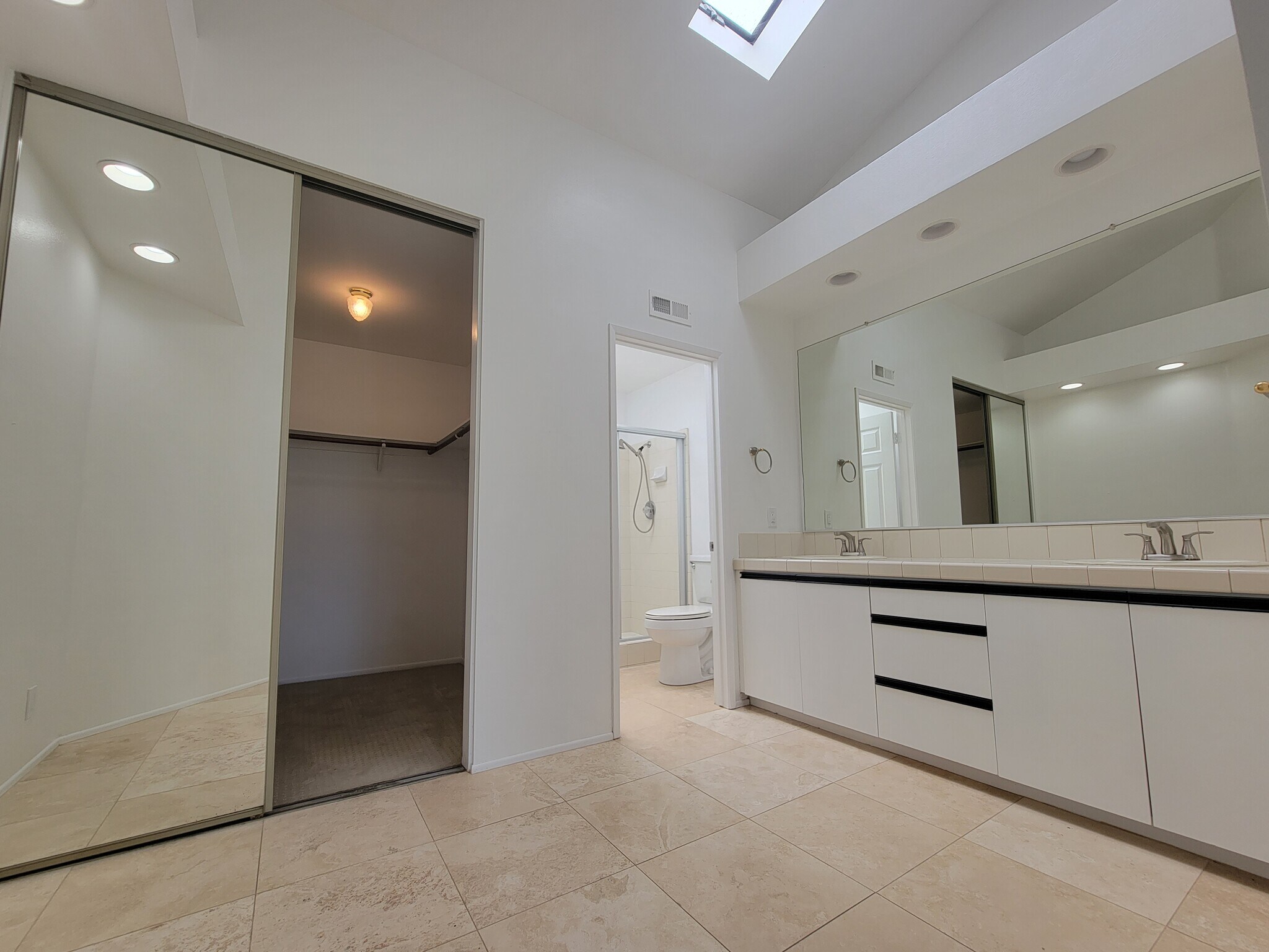 Main Bathroom - 1870 Outrigger Ln