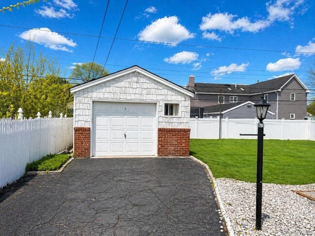 Building Photo - 49 Garden Blvd