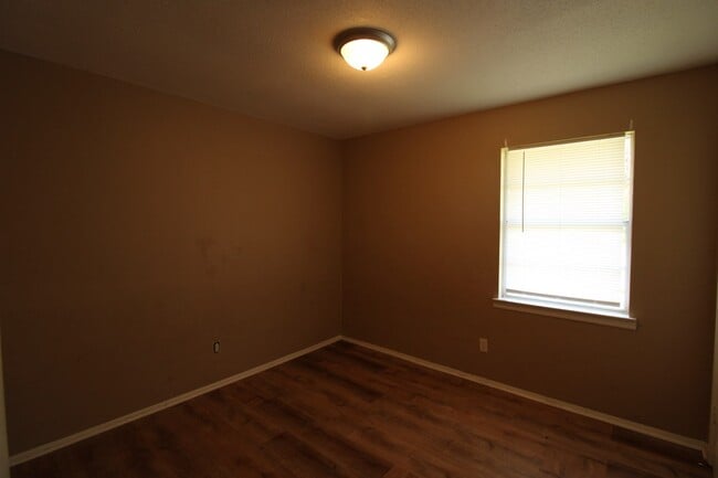 Building Photo - 4851 Malabar Dr