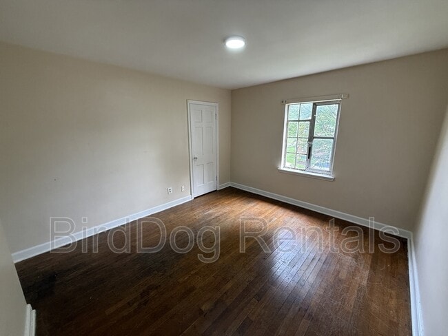 Building Photo - 1025-1027 Lilley Avenue - 1