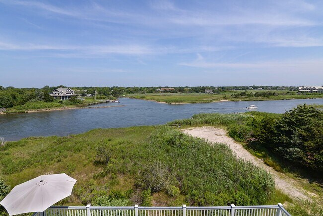 Building Photo - 115 Dune Rd