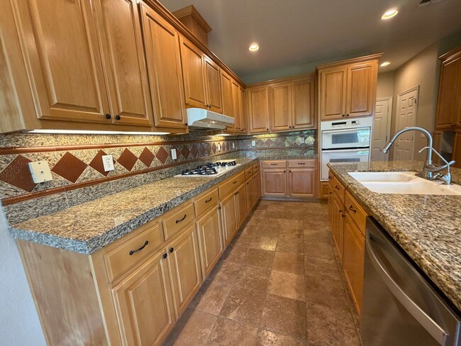 Building Photo - 1014 Gamay Dr