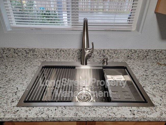 Building Photo - 3141 N Shore Dr SE