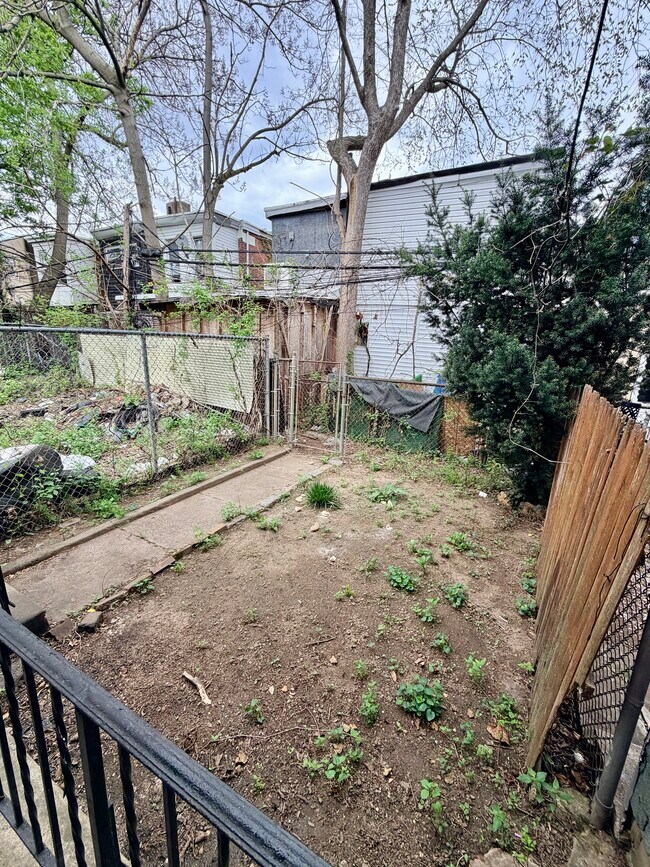 Building Photo - 5023 Tacoma St