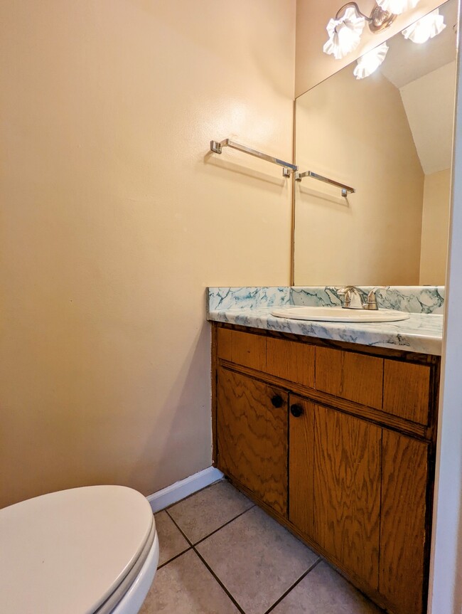 Half Bathhroom - 6060 Wintergreen Rd