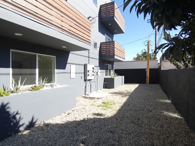Building Photo - 5522 Barton Ave