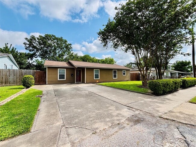 Primary Photo - 2413 Kingsdale Dr