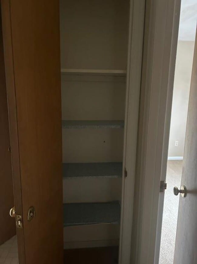 Building Photo - New Listing!