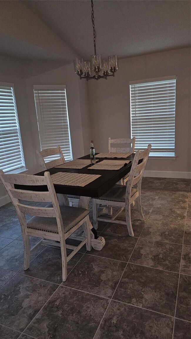 Building Photo - 1884 Middlebury Drive