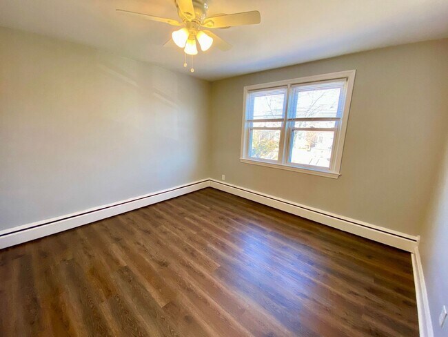 Building Photo - Charming 3 Bedroom/2 Bathroom Townhome with In-Unit Laundry in Ramblewood, MD!