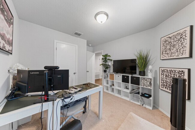 Building Photo - Spacious 3-Bed Home with Pool Access, Trails, and Fenced Yard in Converse