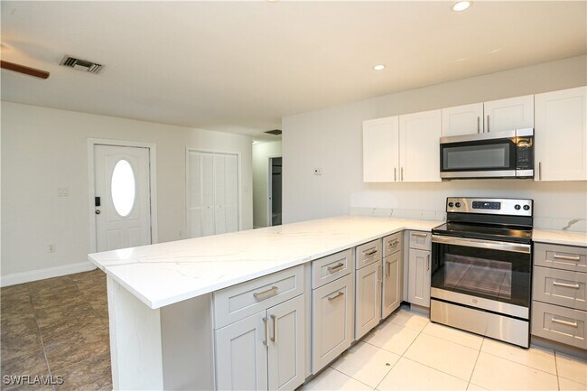 Building Photo - 861 San Remo Ave