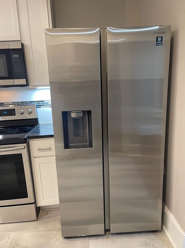 Building Photo - 31-33 E. Blake Ave.