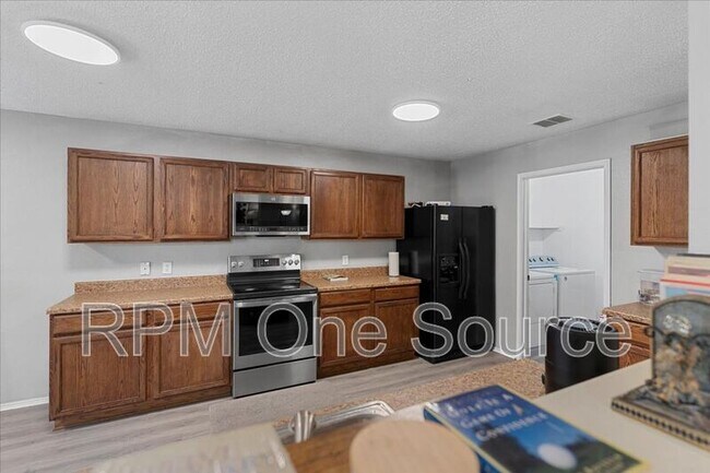 Building Photo - 5401 Pandale Valley Dr