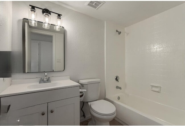 Building Photo - 4523 E Wood St