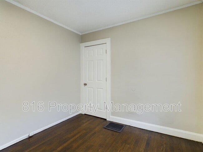 Building Photo - 3032 Elmwood Ave