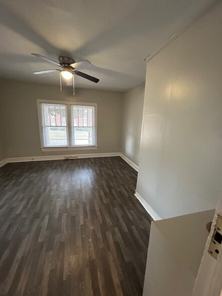 Building Photo - 927 S Jackson St