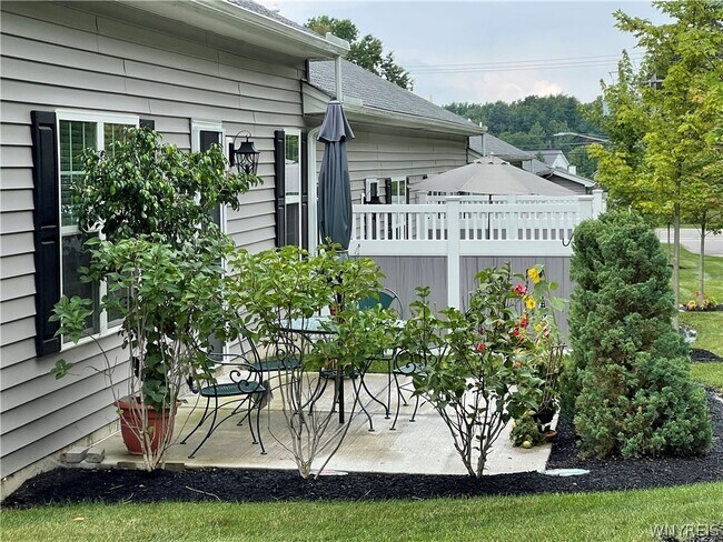 Building Photo - 5281-5287 Chestnut Ridge Rd