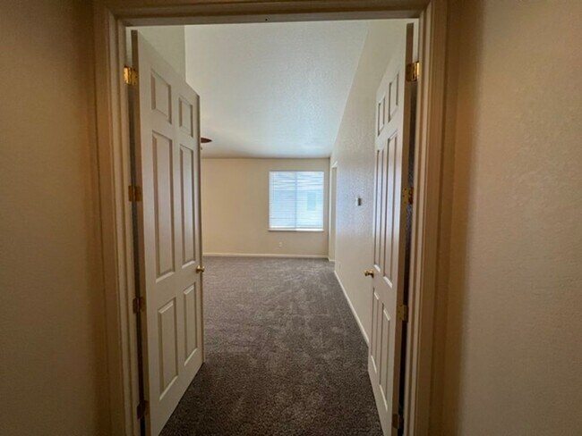 Building Photo - 2912 Medinah Way