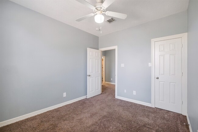 Building Photo - 10334 Panther Point Dr