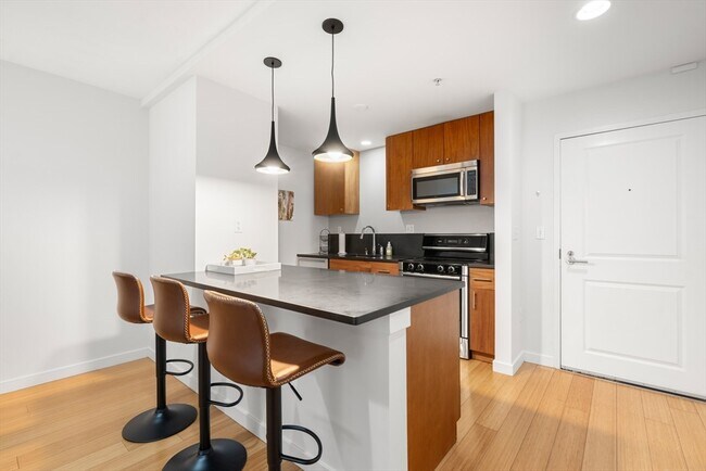 Building Photo - 16 Miner St